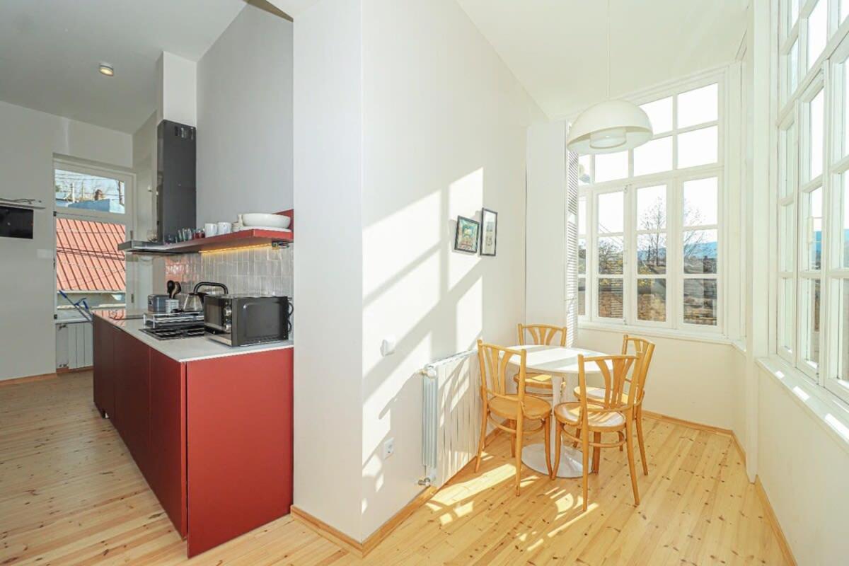 Stylish 2br In - By Wehost